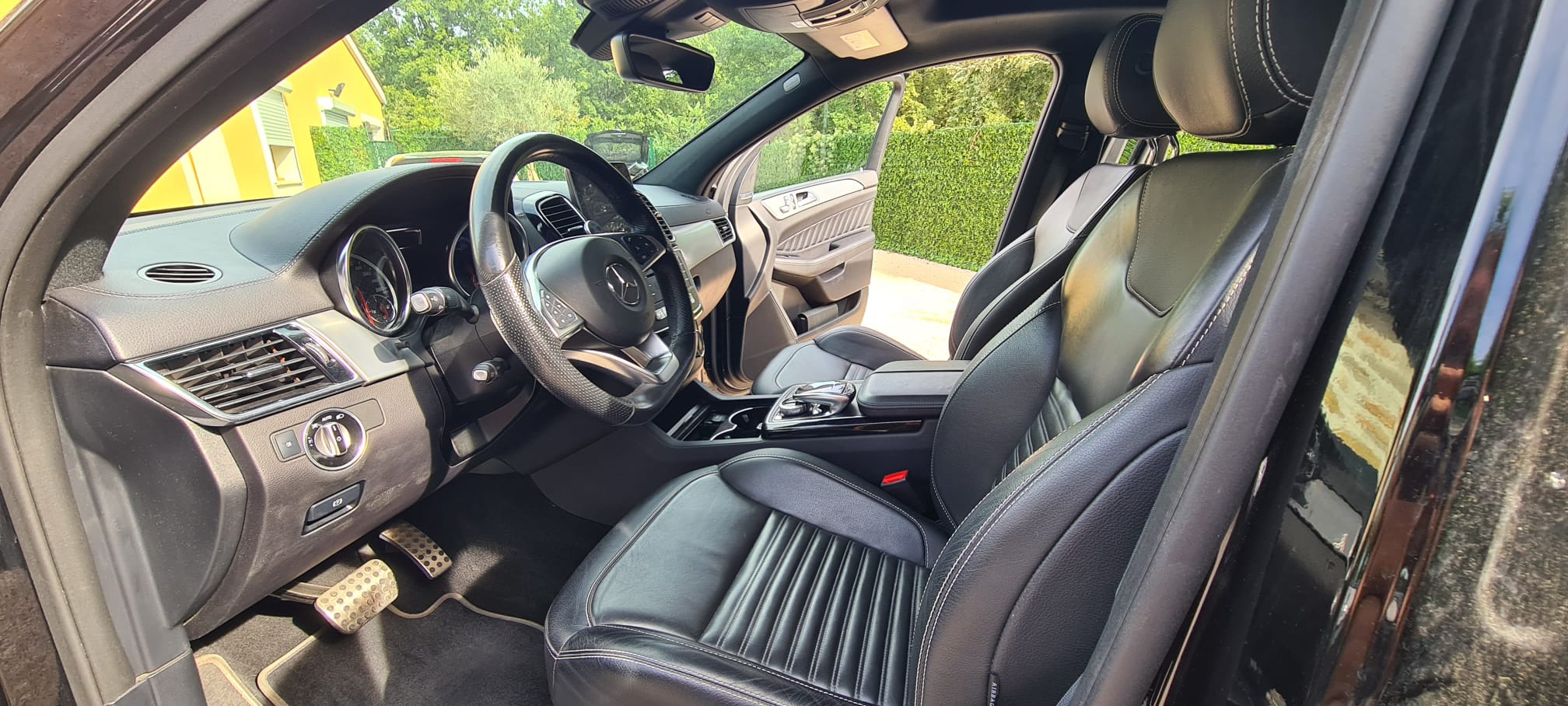 Intérieur Mercedes GLE AMG - Habitacle cuir premium VTC Cannes