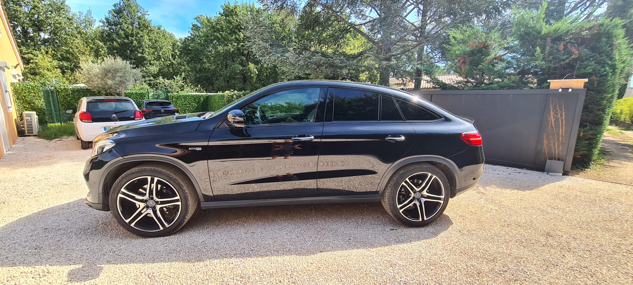 Mercedes GLE AMG profil - Chauffeur privé Cannes SUV luxe